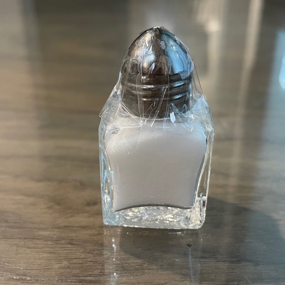 New, Sealed 2-Piece Mini Salt & Pepper Shaker Set - Picture 4 of 7